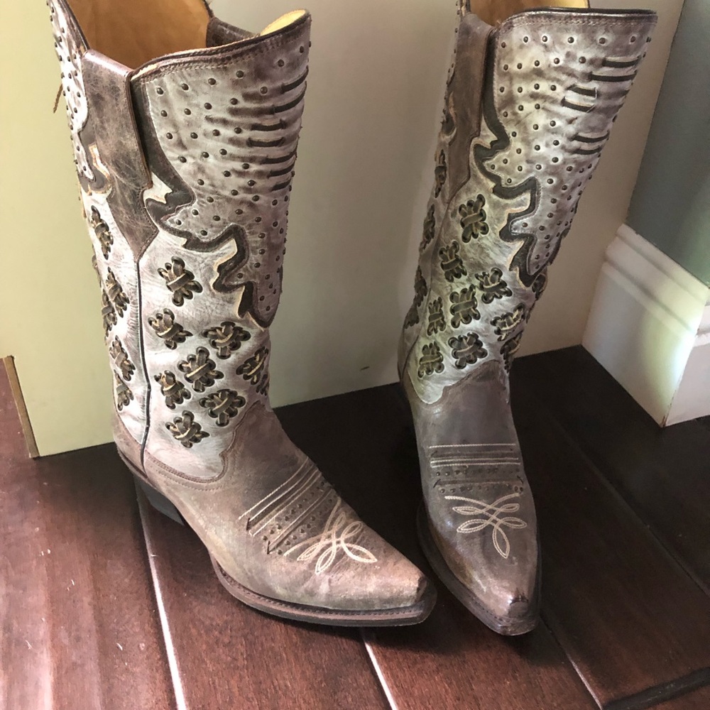 Corral boots
